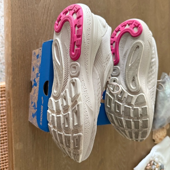 Brooks adrenaline GTS24 - Picture 3 of 9